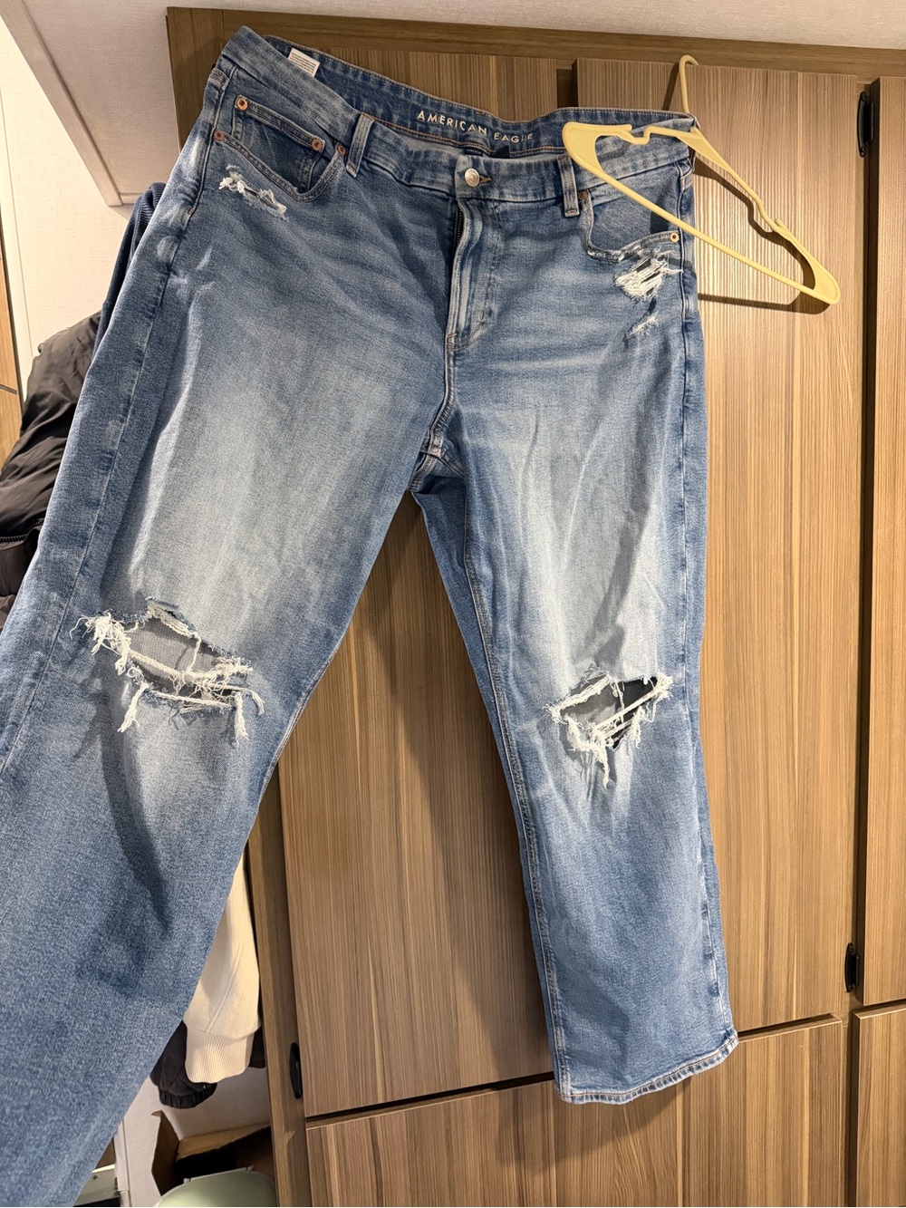 American Eagle Outfitters womens Light Blue Distressed Relaxed Jeans